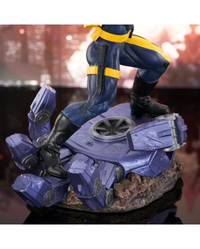 Figurină Diamond Select Marvel: X-Men - Bishop, 30 cm - 10