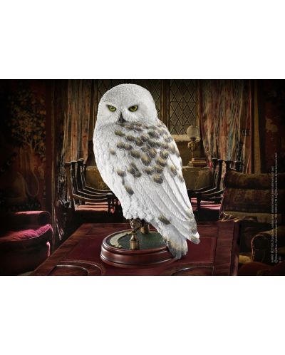 Figurină The Noble Collection Movies: Harry Potter - Hedwig (Magical Creatures), 24 cm - 6