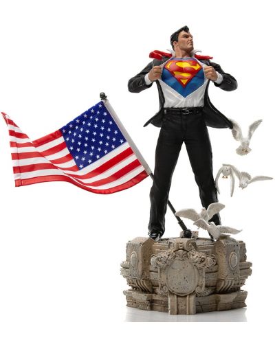 Figurină Iron Studios DC Comics: Superman - Clark Kent (Deluxe Version), 29 cm - 1