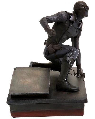 Statuetă Diamond Select Marvel: Spider-Man - Spider-Man Noir (Video Game Gallery), 18 cm - 3