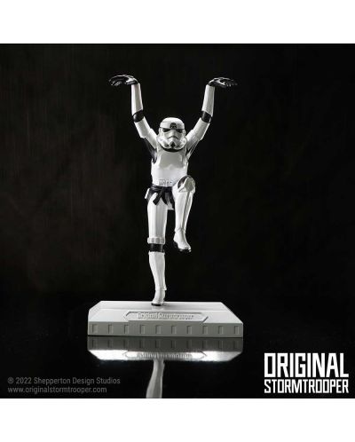 Statuetă Nemesis Now Movies: Star Wars - Original Stormtrooper (Crane Kick), 20 cm - 7