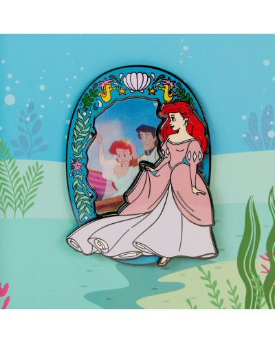 Insigna Loungefly Disney: The Little Mermaid - Lenticular Princess - 2