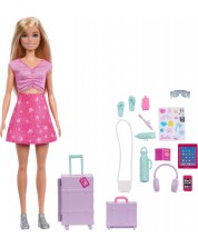 Set de joacă Barbie Family & Friends – Barbie Malibu cu 10 accesorii de călătorie