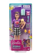 Set de joc Barbie Skipper - Baby-sitter Barbie cu șuvițe mov și bluză cu inimă