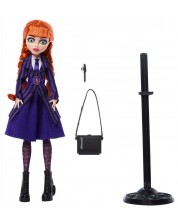 Păpușă Monster High - Wednesday, Agnes DeMille, în uniformă mov și șosete cu cranii