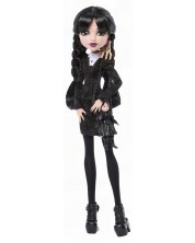 Păpușă Monster High - Wednesday Addams, în ținută neagră, geantă și The Thing