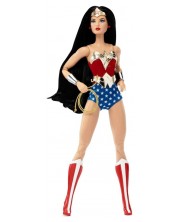 Păpușă Barbie Signature DC - Femeia Minune, în maiou roșu-albastru și accesorii aurii, 29 cm - imagine 1