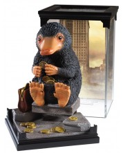 Statueta The Noble Collection Movies: Fantastic Beasts - Niffler (Magical Creatures), 18 cm
