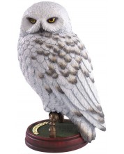 Figurină The Noble Collection Movies: Harry Potter - Hedwig (Magical Creatures), 24 cm