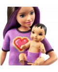 Set de joc Barbie Skipper - Baby-sitter Barbie cu șuvițe mov și bluză cu inimă - 2t