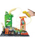 Set joc Hot Wheels City - Benzinărie cu stații de încărcare și cărucior - 6t