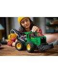 Constructor LEGO Technic - Tractor forestier John Deere 948L-II (42157) - 7t