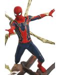 Figurină Diamond Select Marvel: Avengers - Iron Spider-Man, 30 cm - 4t