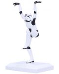 Statuetă Nemesis Now Movies: Star Wars - Original Stormtrooper (Crane Kick), 20 cm - 2t