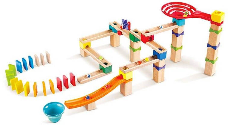 Set din lemn Hape - Pista de curse cu domino, 81 piese