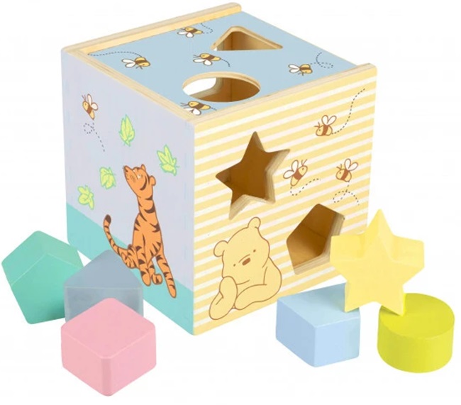 Sortator de lemn  Orange Tree Toys - Winnie the Pooh, cu forme colorate