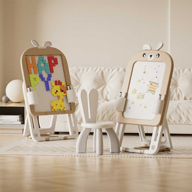Tablă pentru copii 2 în 1 Feelkids - Cu constructor și scaun, 60 piese, iepuraș maro