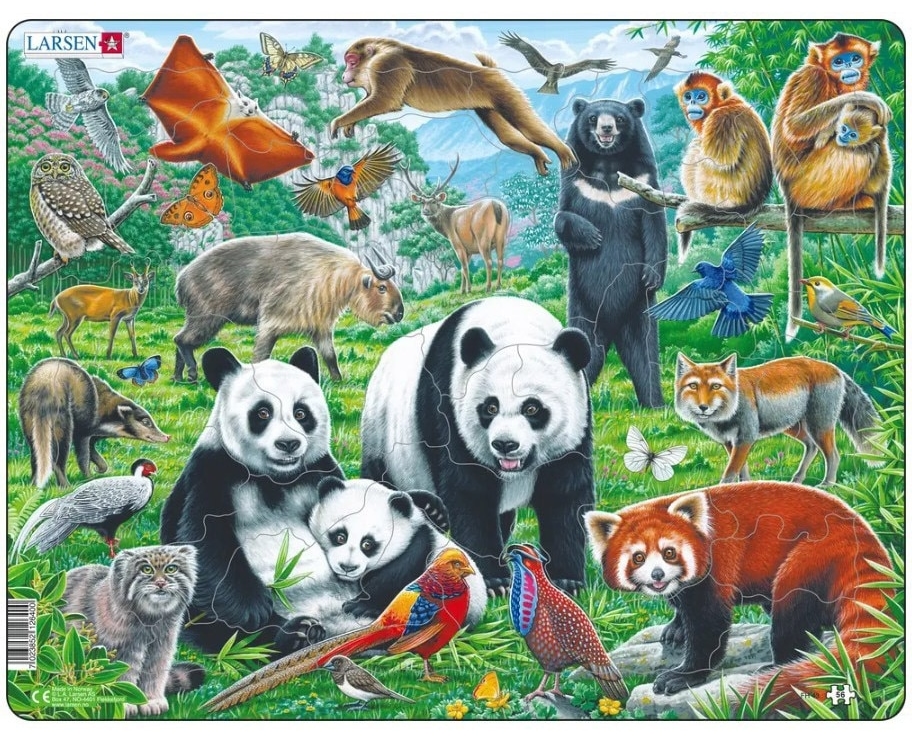 Puzzle pentru copii Larsen din 56 de piese - Familia panda