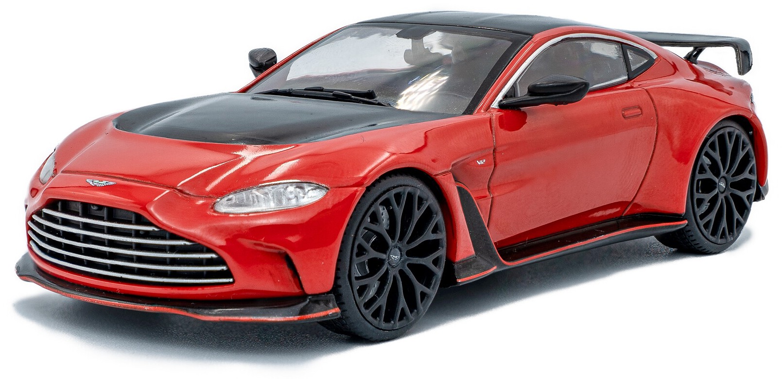 Model de colecție  SOLIDO Moderne: Automobile  - Aston Martin Vantage V12, Scorpus Red, 2023