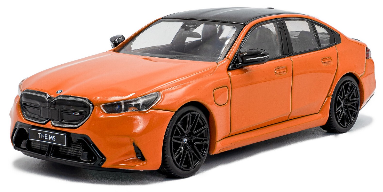 Model de colecție  SOLIDO Moderne: Automobile  - BMW G90 M5 Sedan, Fire Orange III, 2024