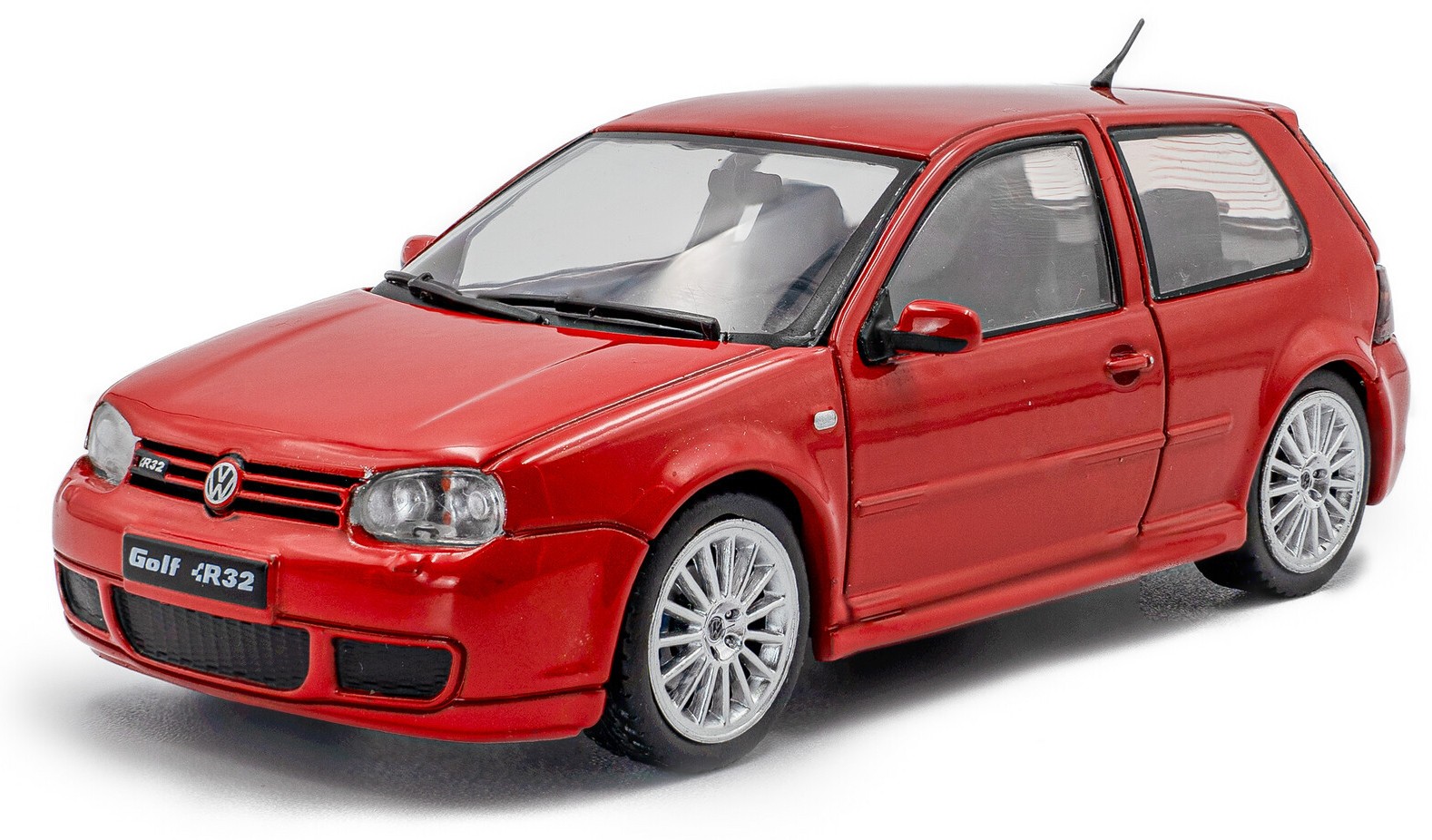 Model de colecționar  SOLIDO Modern: Mașini  - Volkswagen Golf IV (R32), Tornado Red, 2003