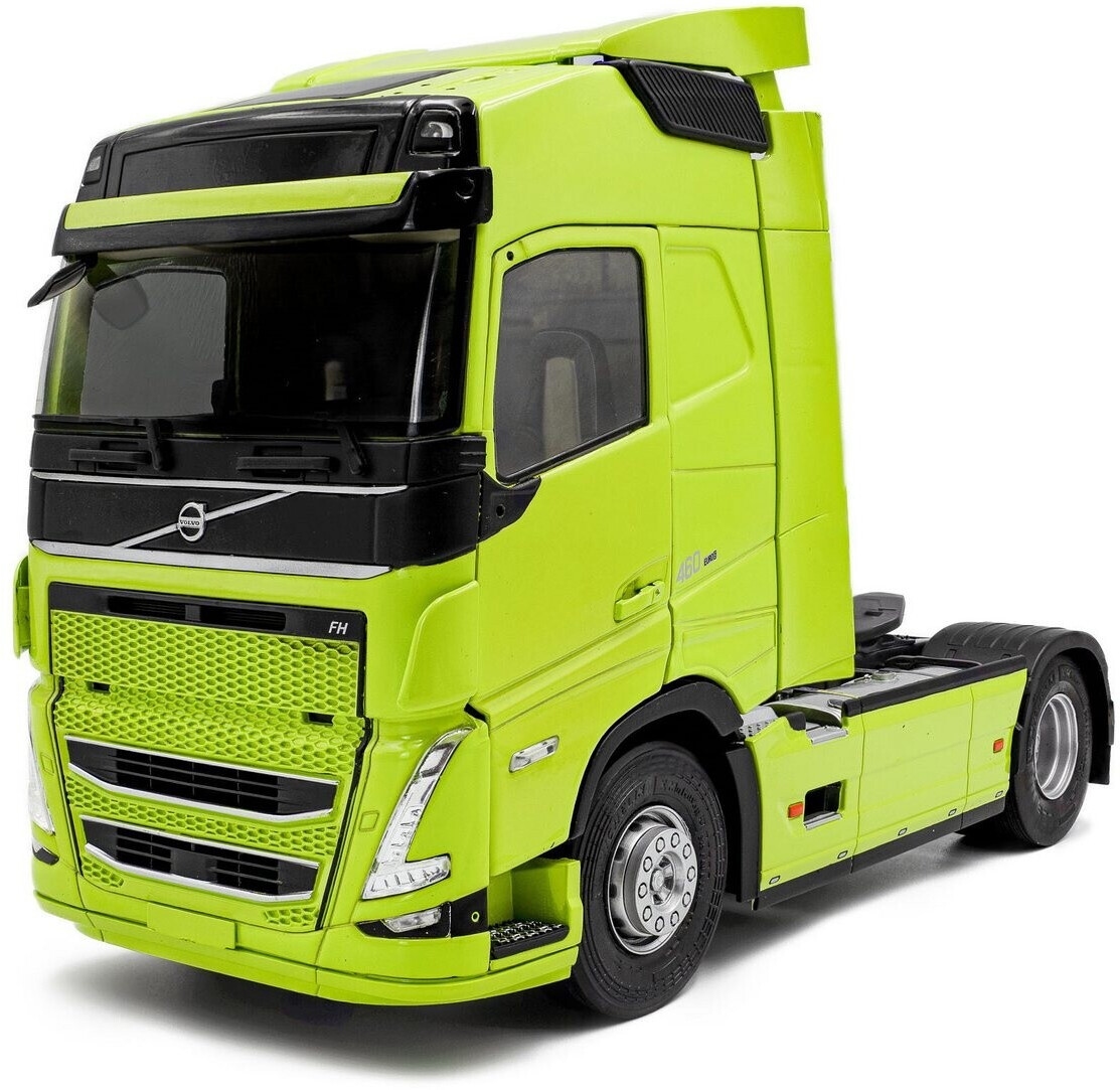 Model de colecție SOLIDO Modern: Camioane - Volvo Trucks FH Globetrotter XL, Neon Green, 2023