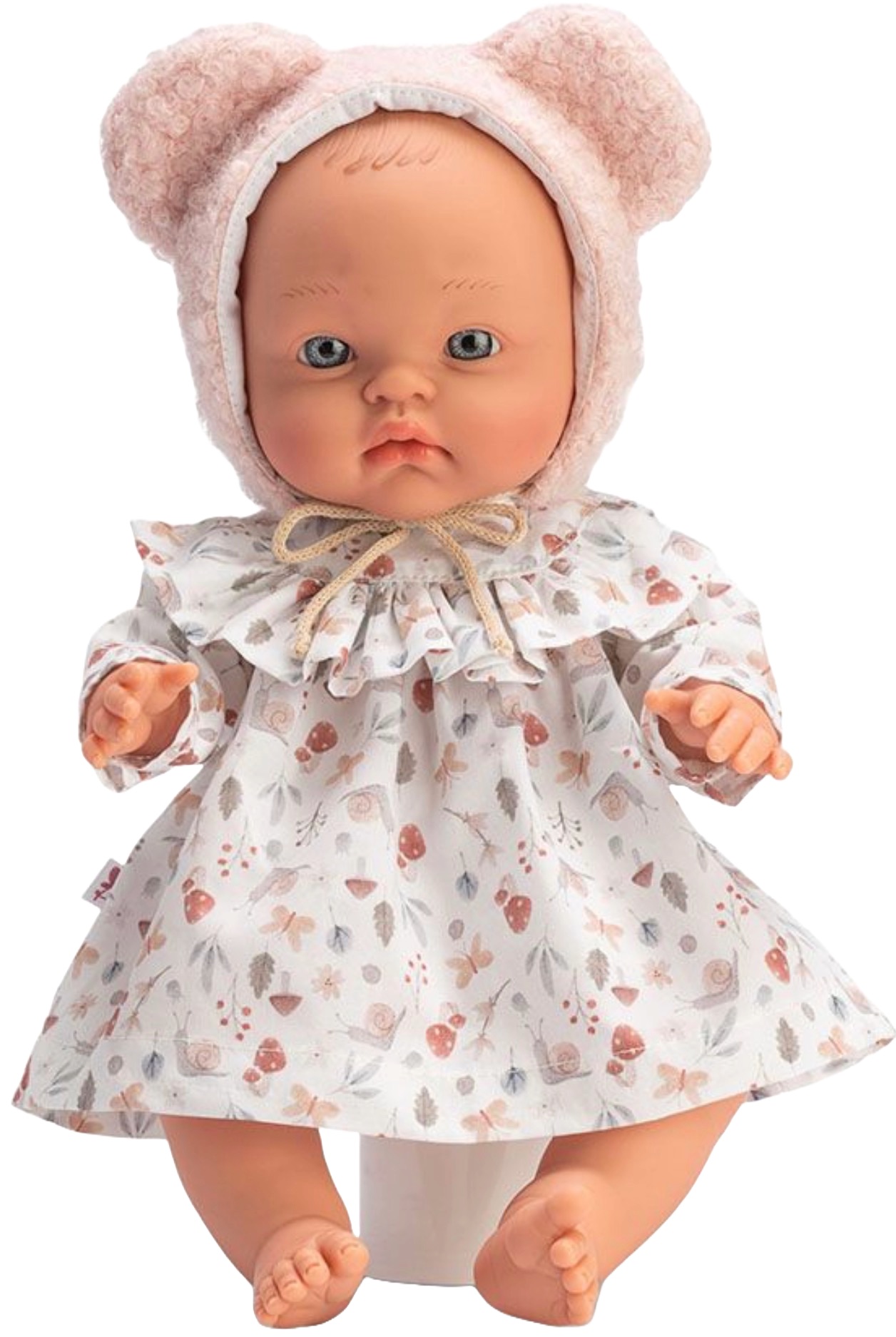Păpuşă  Asi Dolls - Bebeluşul Alex, poartă o rochie colorată şi o pălărie roz pufoasă, 36 cm