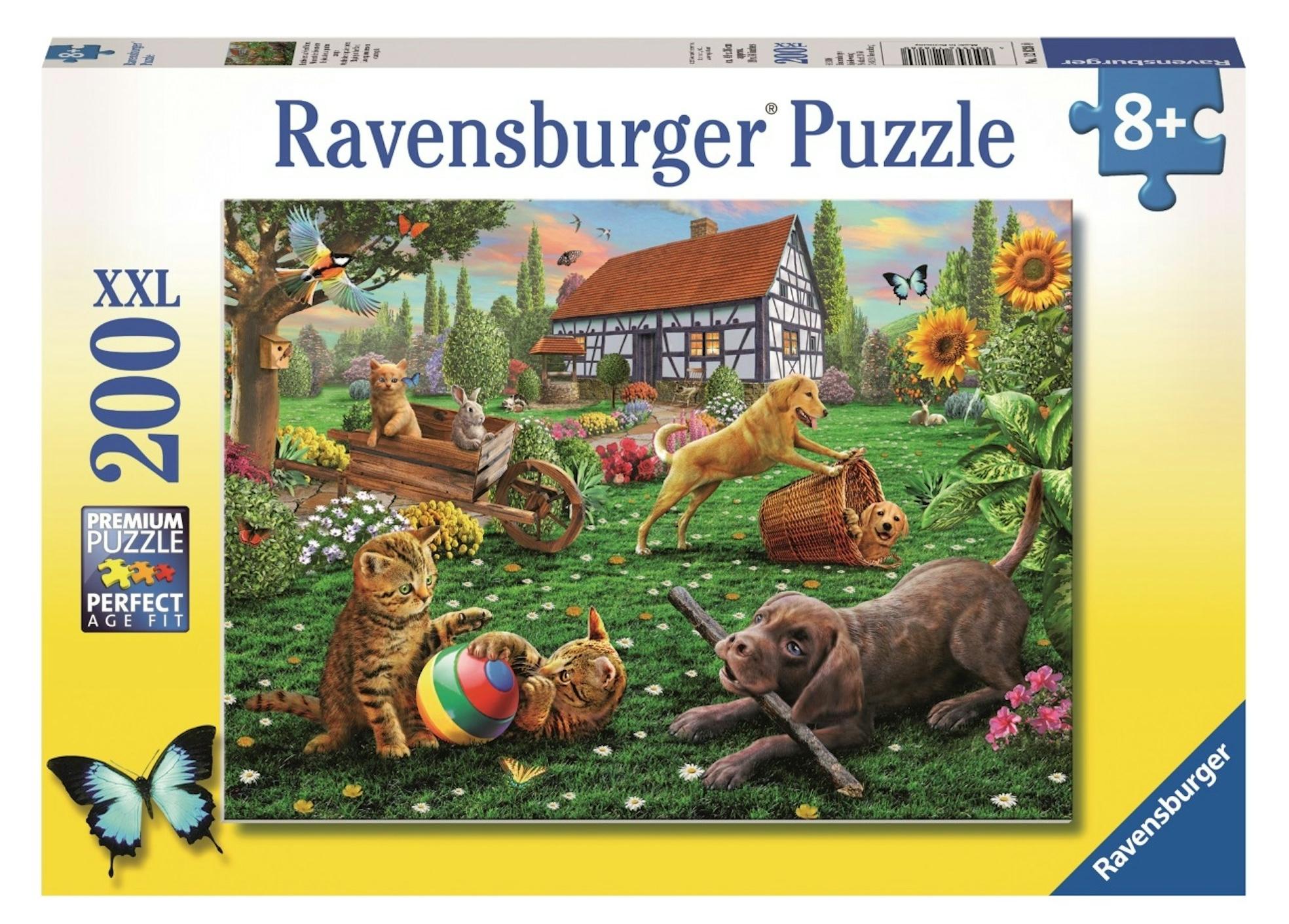 Puzzle Ravensburger din 200 XXL piese - Joc în curte