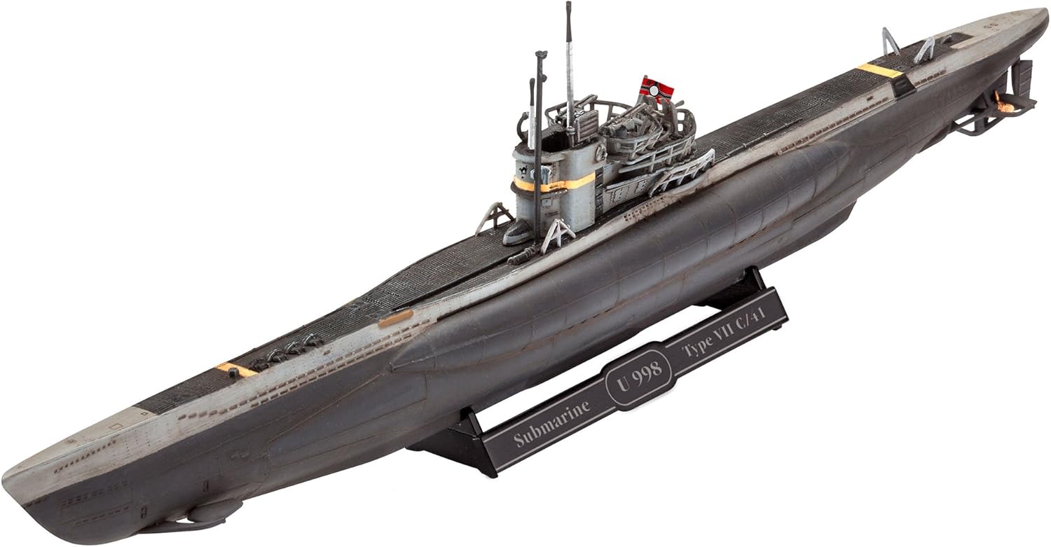 Мodel de asamblat  Revell Militar : Submarine - German Submarine Type VII C/41 (cu accesorii incluse )